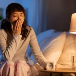 【産後】寝不足なのに眠れない！原因や対処法を解説