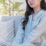 【睡眠が浅くて疲れが取れない悩みに】原因と対処法を解説