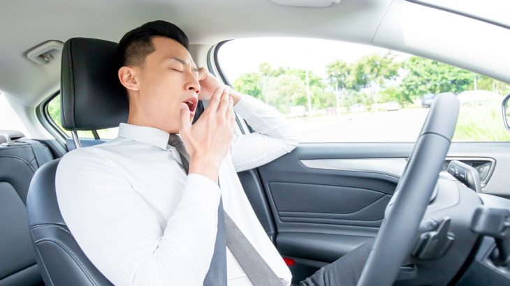 運転中に眠くなる方必見！原因や眠気覚ましの対策を紹介